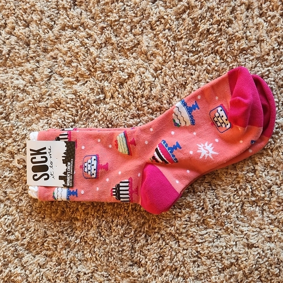 2/$20 Women Crew Socks - Picture 1 of 4